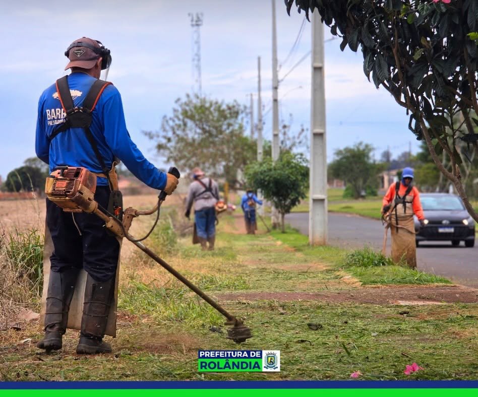 Serviços Públicos realiza limpeza e roçagem em diferentes regiões de Rolândia